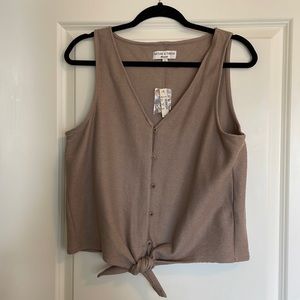 Large tan sleeveless madewell button down